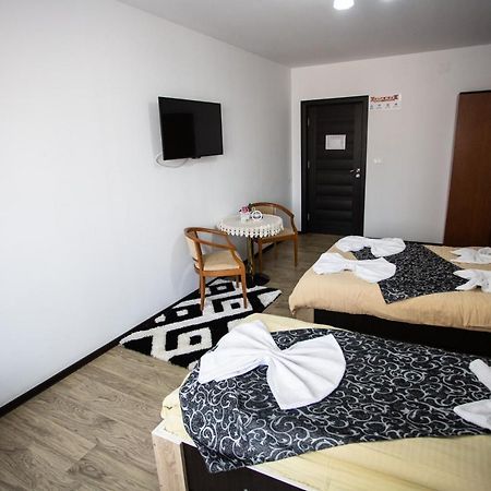 Casa Alex Hotel Targu Jiu Exterior photo