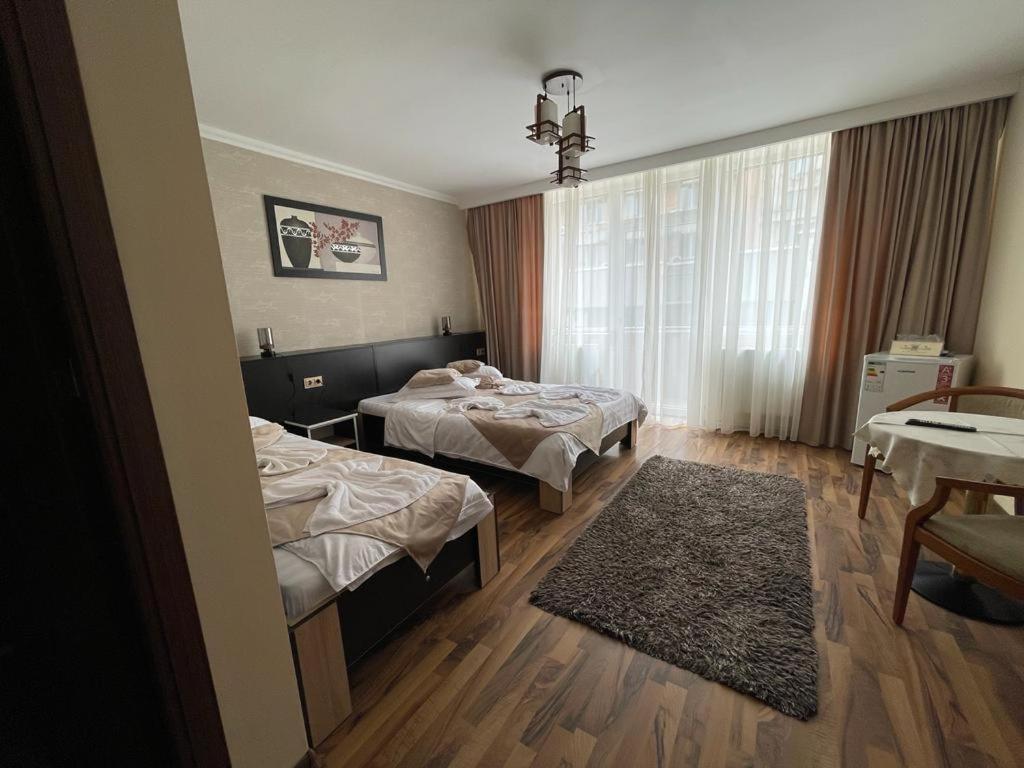 Casa Alex Hotel Targu Jiu Exterior photo