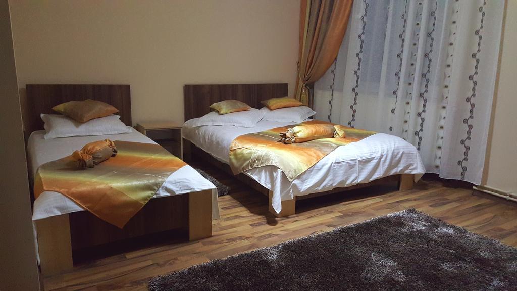 Casa Alex Hotel Targu Jiu Room photo