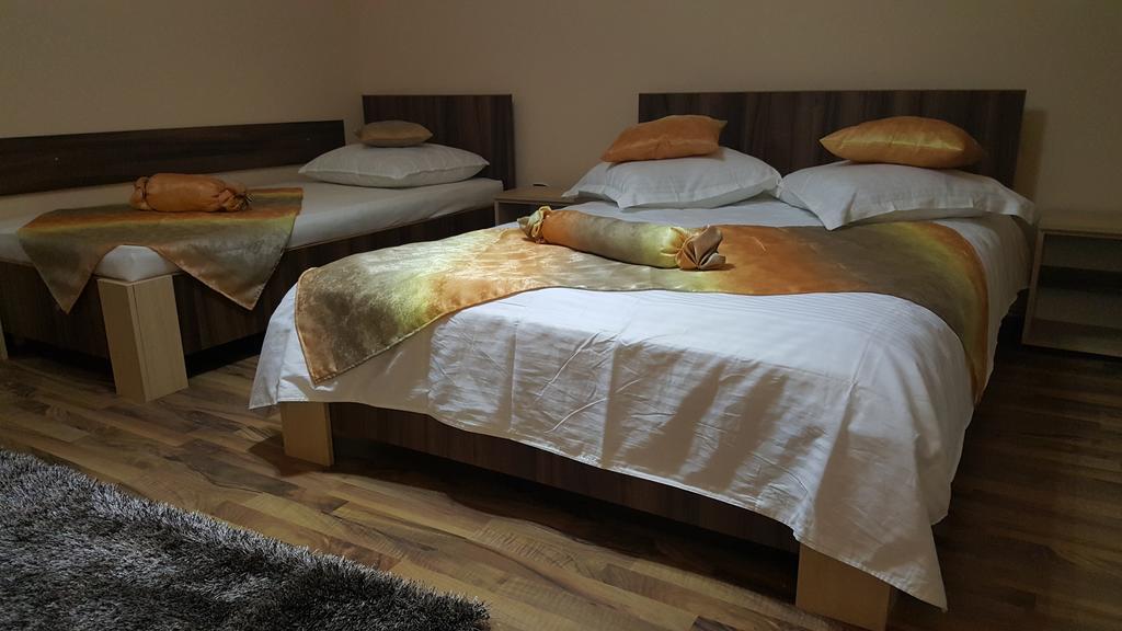 Casa Alex Hotel Targu Jiu Room photo