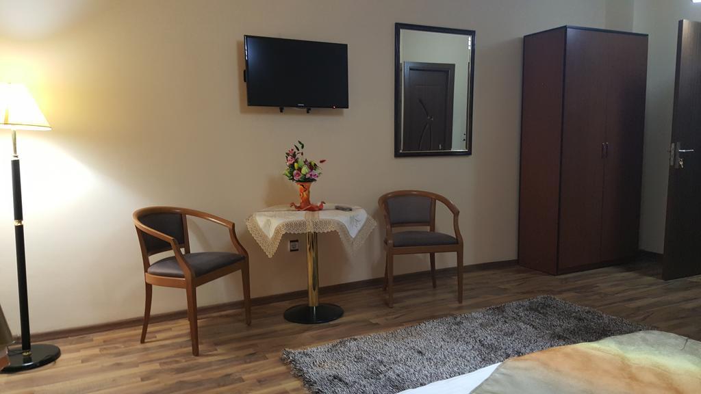 Casa Alex Hotel Targu Jiu Room photo
