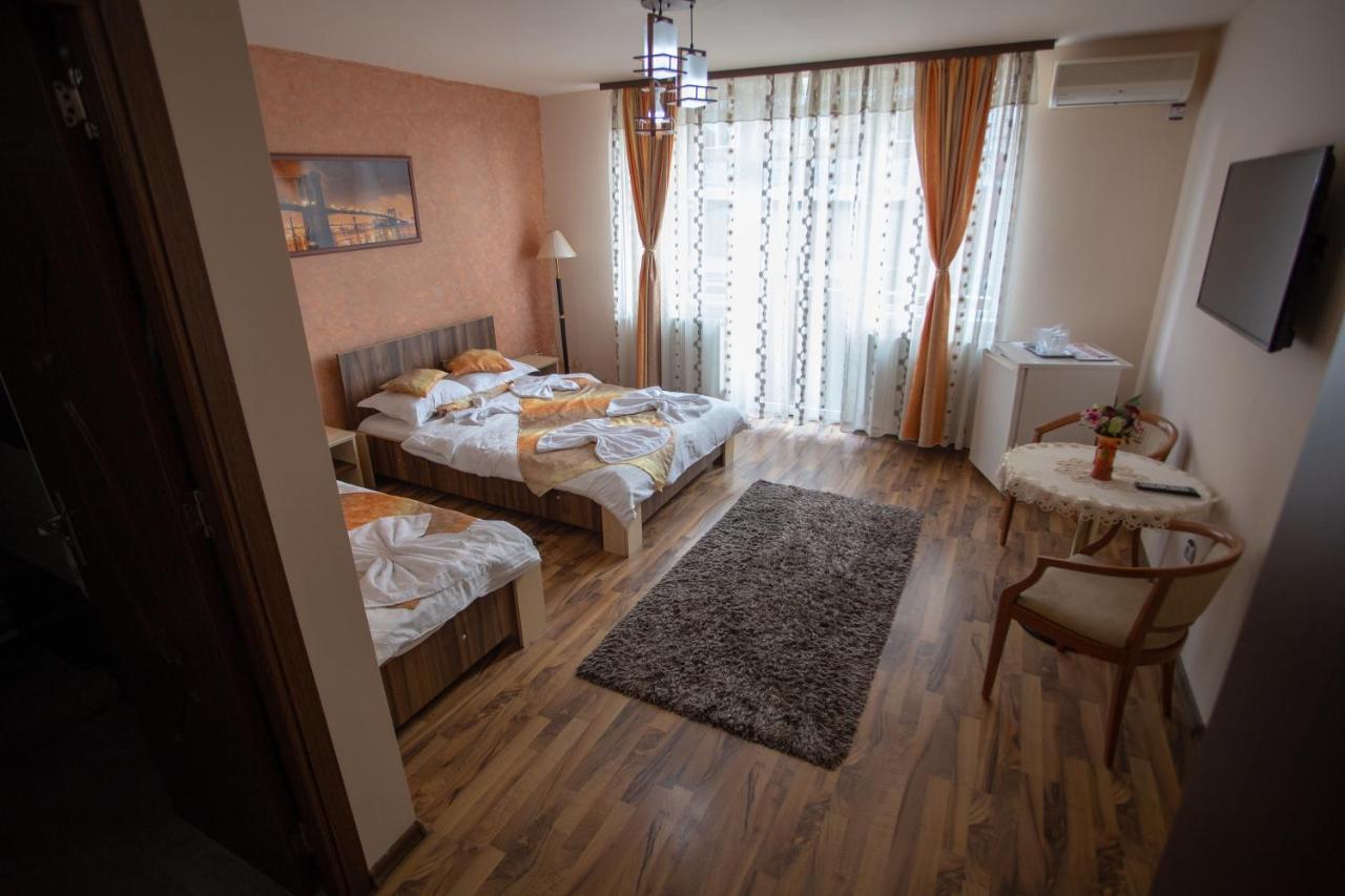 Casa Alex Hotel Targu Jiu Exterior photo